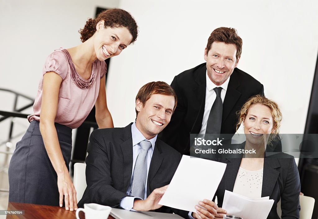 Sie sind ein team, das auf dem Weg zum Erfolg - Lizenzfrei Anzug Stock-Foto