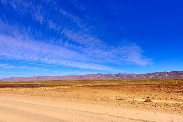 nubes lanscape karoo - the karoo fotografías e imágenes de stock