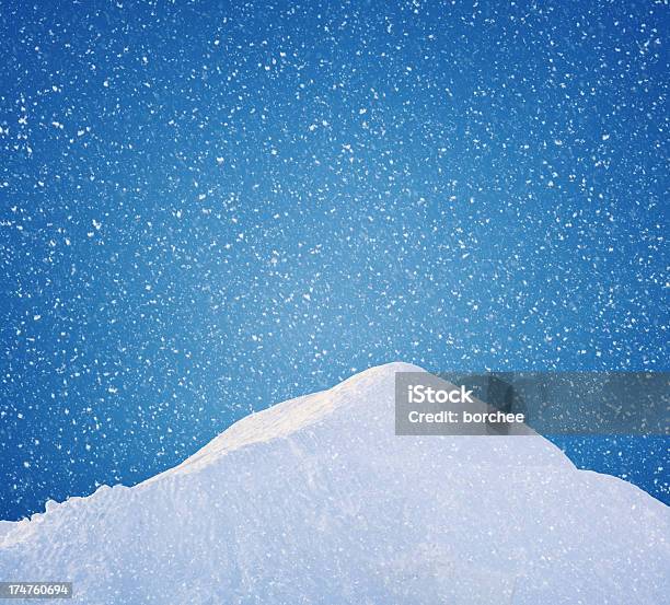 Cena De Inverno - Fotografias de stock e mais imagens de Amontoar - Amontoar, Neve, A nevar