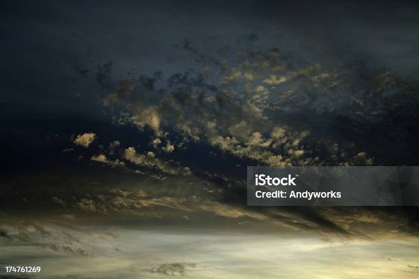 Schöne Himmel Stockfoto und mehr Bilder von Abenddämmerung - Abenddämmerung, Dramatischer Himmel, Dunkel