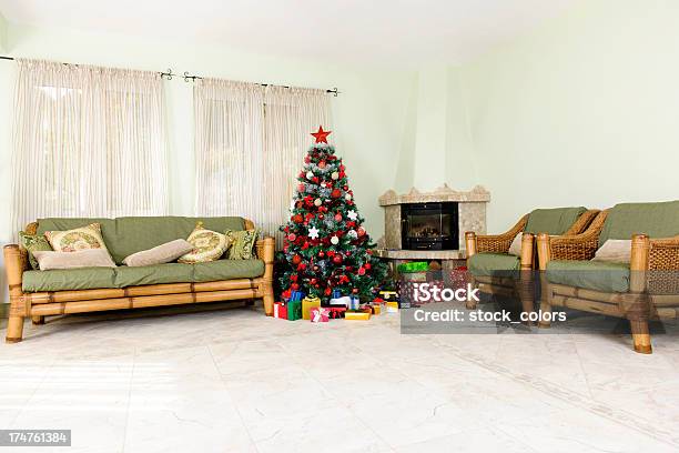 Árvore De Natal - Fotografias de stock e mais imagens de Assento - Assento, Bola de Árvore de Natal, Chão