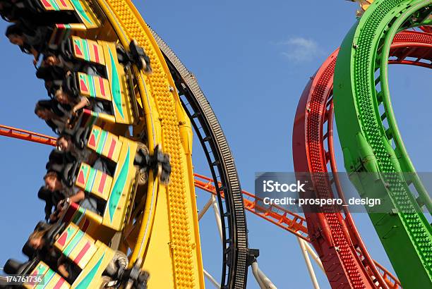 Foto de Roller Coaster Com Loops e mais fotos de stock de Oktoberfest - Oktoberfest, Arquitetura, Arte, Cultura e Espetáculo