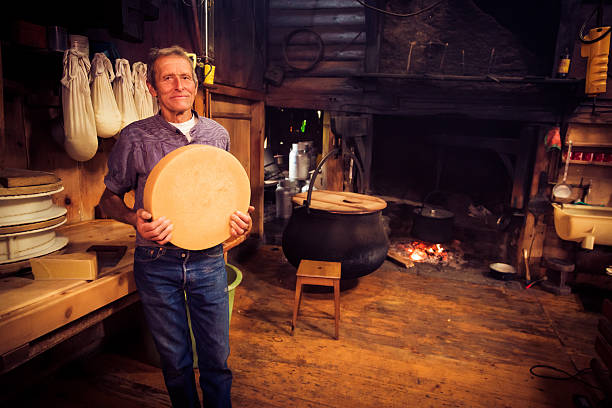 cheesemaking tradicional - farmer color image photography switzerland - fotografias e filmes do acervo