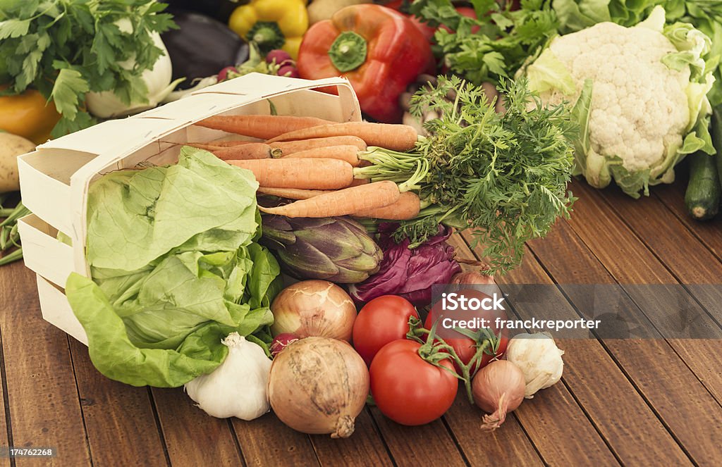 Mélange bio fruits et légumes sur la table - Photo de Ail - Légume à bulbe libre de droits