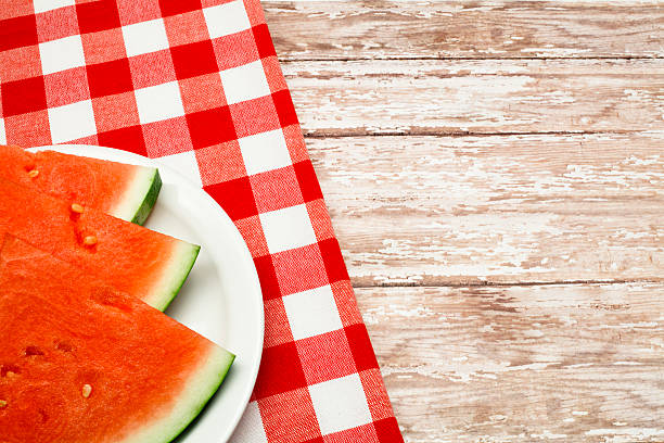 夏のピクニック - picnic watermelon tablecloth picnic table ストックフォトと画像