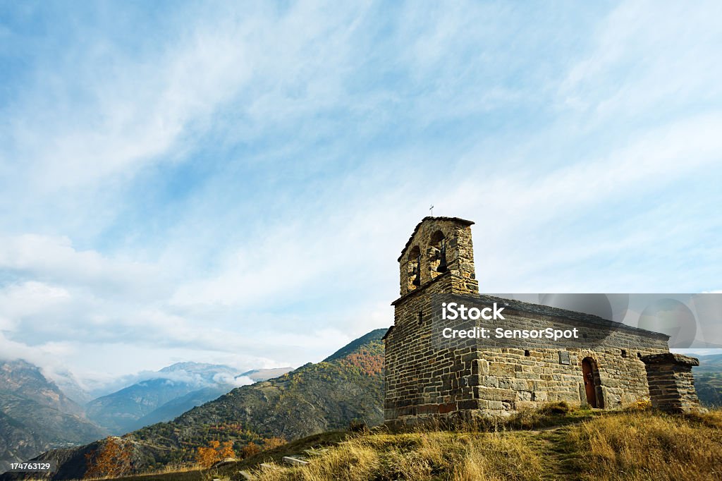 Гора Церковь в Пиренеи - Стоковые фото Архитектура роялти-фри