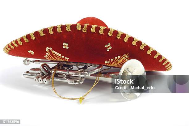Mexikanischer Hut Und Trompete Stockfoto und mehr Bilder von Mariachigruppe - Mariachigruppe, Mexikanische Kultur, Weißer Hintergrund