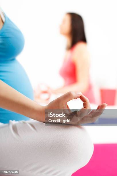 Meditation Stockfoto und mehr Bilder von 20-24 Jahre - 20-24 Jahre, 25-29 Jahre, Ausbilder