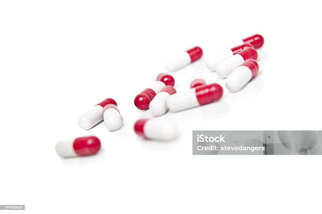 red-białe tabletki medycznych - Zbiór zdjęć royalty-free (Bez ludzi)