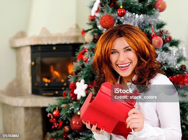 Navidad Foto de stock y más banco de imágenes de 20 a 29 años - 20 a 29 años, 25-29 años, Abrir