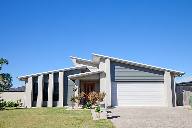 istock Suburban Family Home clear blue sky copyspace 174764048
