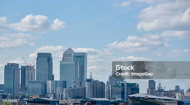 Foto de Canary Wharf e mais fotos de stock de Londres - Inglaterra - Londres - Inglaterra, Teleférico - Veículo terrestre comercial, Apartamento