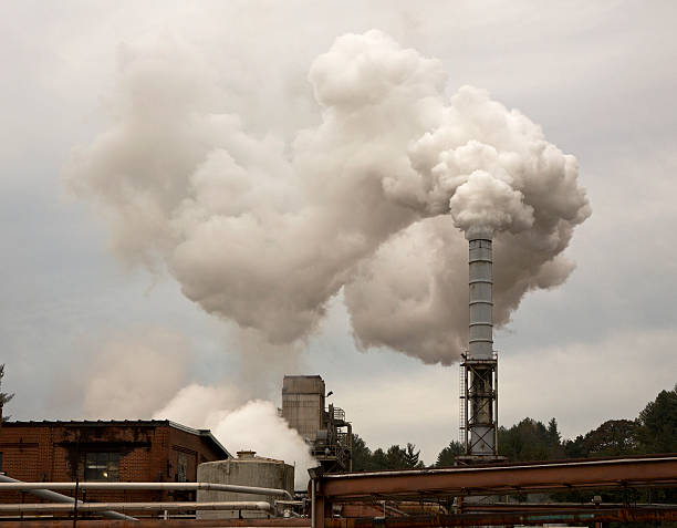 poluição atmosférica - pollution smoke stack air pollution smoke - fotografias e filmes do acervo