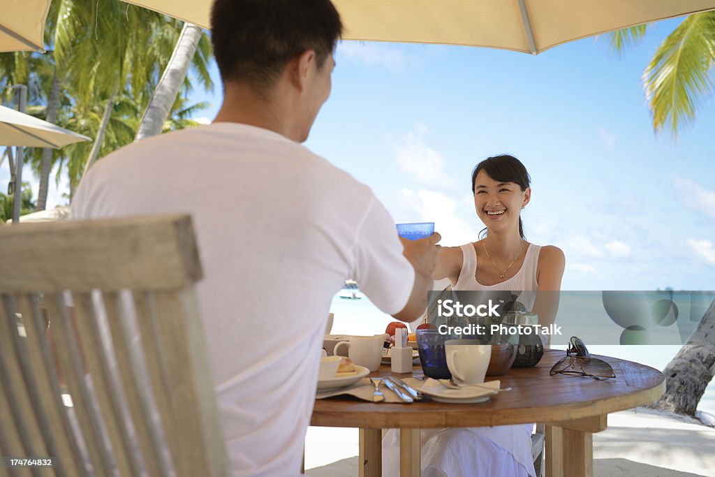 Jantar no restaurante de praia - Foto de stock de Praia royalty-free