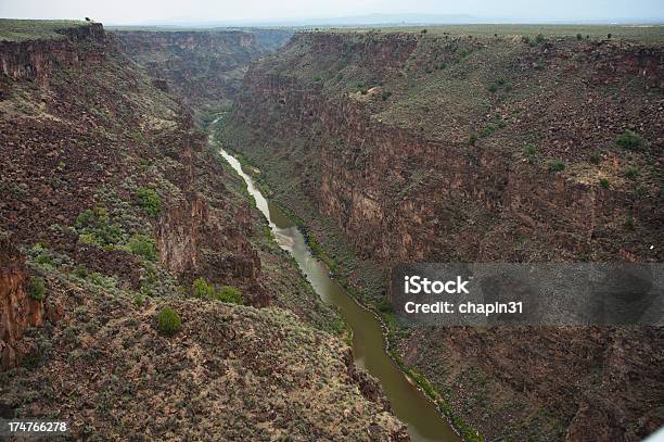 Rio Grande Gorge In Taos New Mexico Stockfoto und mehr Bilder von Bach - Bach, Basalt, Canyon