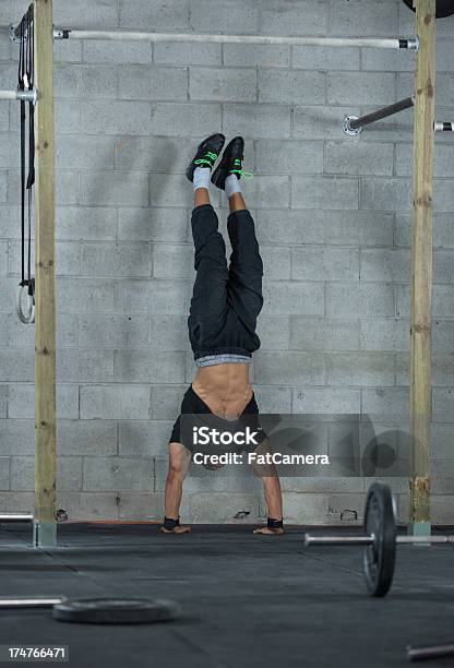 Crossfit Atleta Foto de stock y más banco de imágenes de 20-24 años - 20-24 años, Actividad, Adulto