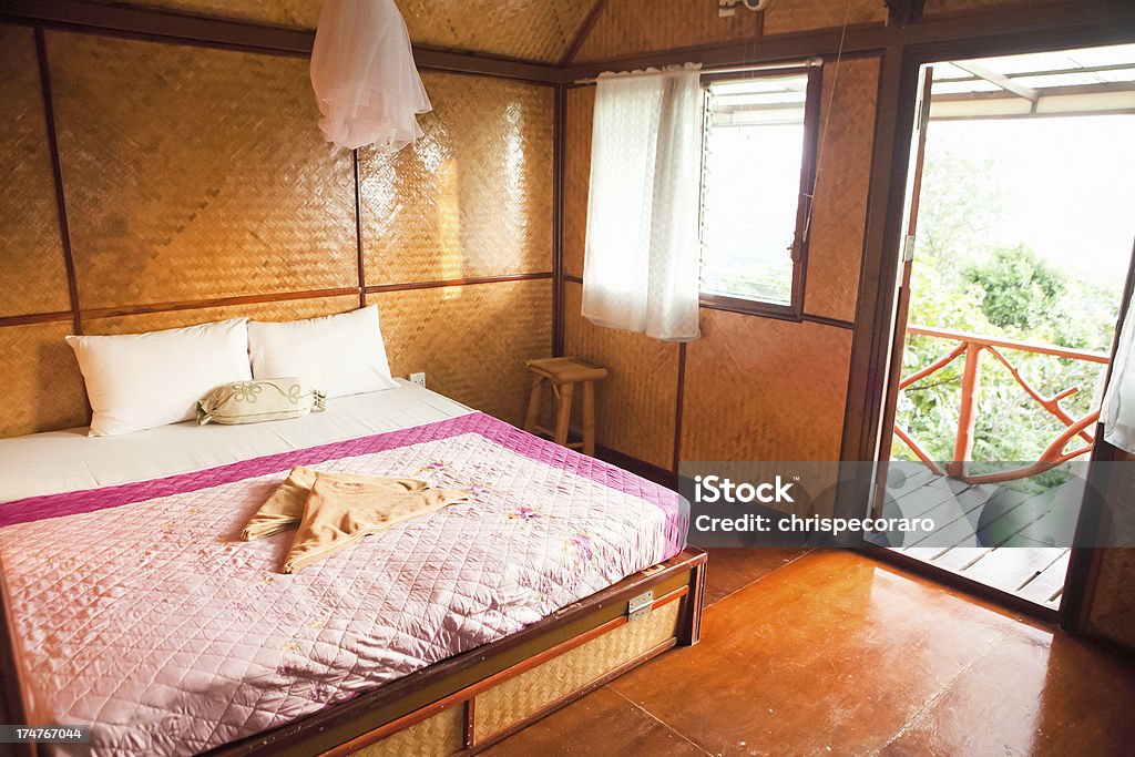 Barato alojamiento en Tailandia-Bungalow - Foto de stock de Abandonado libre de derechos