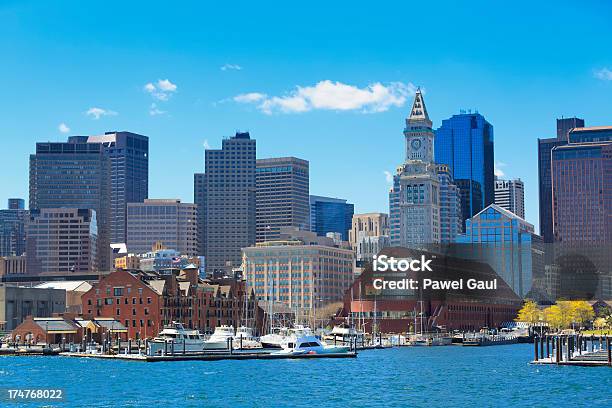 Rowes Wharf Marina En Boston Foto de stock y más banco de imágenes de Aire libre - Aire libre, Bloque de Oficinas, Boston - Massachusetts