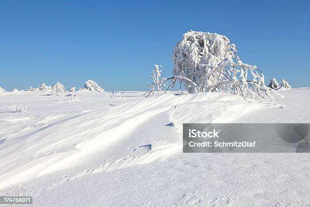 Foto de Landsacpe De Inverno Neve e mais fotos de stock de Azul - Azul, Branco, Céu - Fenômeno natural