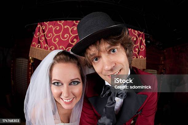 미소 Fisheye 신부 및 신랑 25-29세에 대한 스톡 사진 및 기타 이미지 - 25-29세, 갈색 머리, 개성-개념