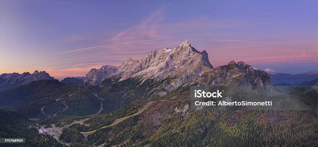 Monte Civetta al crepuscolo (Dolomiti, Italia) - Foto stock royalty-free di Dolomiti