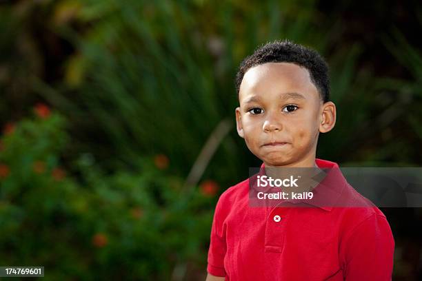 Retrato De Rapaz - Fotografias de stock e mais imagens de 4-5 Anos - 4-5 Anos, Afro-americano, Ao Ar Livre