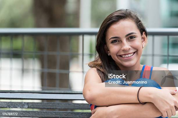 Hispanic Teenage Girl Foto de stock y más banco de imágenes de Adolescente - Adolescente, Chica adolescente, 14-15 años