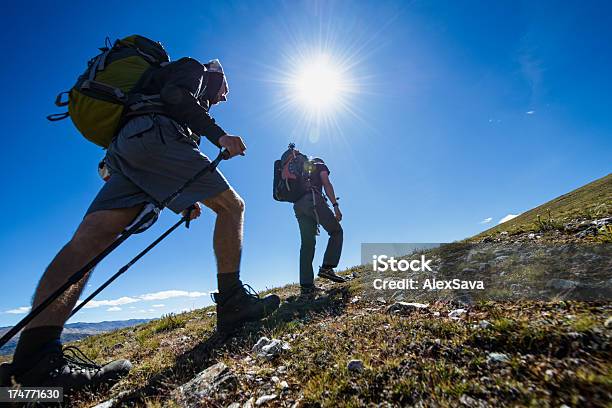 Photo libre de droit de Randonnée En Plein Air banque d'images et plus d'images libres de droit de Randonnée pédestre - Randonnée pédestre, Voie piétonne, Chaussures de randonnée