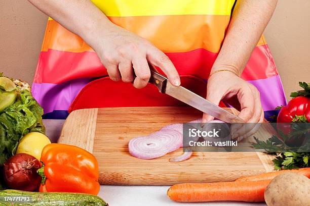 De Preparar Comida Foto de stock y más banco de imágenes de Adulto - Adulto, Adulto joven, Agarrar