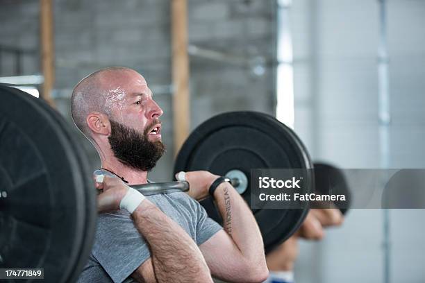 Crossfit Atleta Foto de stock y más banco de imágenes de 30-39 años - 30-39 años, Adulto, Adulto de mediana edad