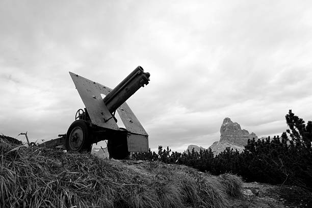 World War I cannon at Tre Cime Di Lavaredo, Dolomites. "World War I cannon at Tre Cime Di Lavaredo (Drei Zinnen Nature Park) Dolomites, Italy." cannon artillery stock pictures, royalty-free photos & images