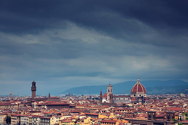 florence - dramatic sky duomo santa maria del fiore piazzale michelangelo florence italy imagens e fotografias de stock