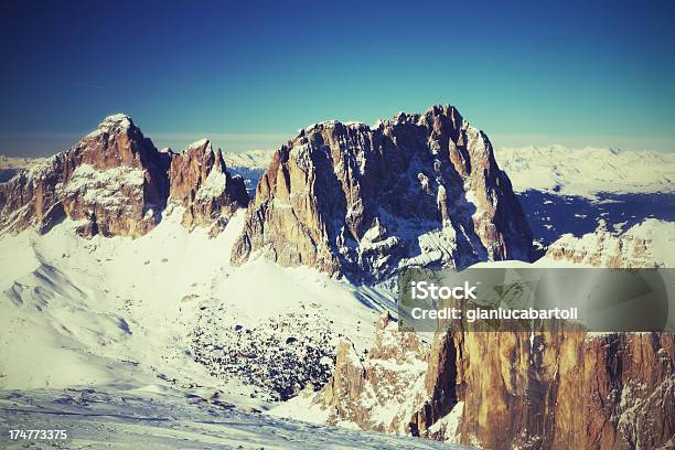 Alpes Dolomíticos Horizonte Foto de stock y más banco de imágenes de Aire libre - Aire libre, Ajardinado, Alpes Dolomíticos