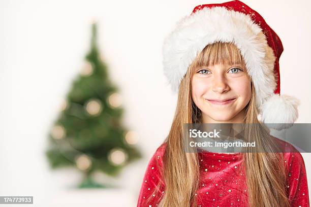 Linda Santa Auxiliar Foto de stock y más banco de imágenes de 4-5 años - 4-5 años, 6-7 años, Alegre