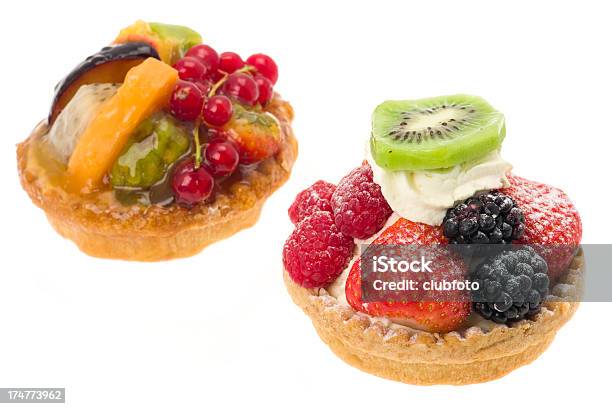 Frutas Frescas Tarts - Fotografias de stock e mais imagens de Ameixa - Fruta - Ameixa - Fruta, Amora Preta, Bolo - Sobremesa