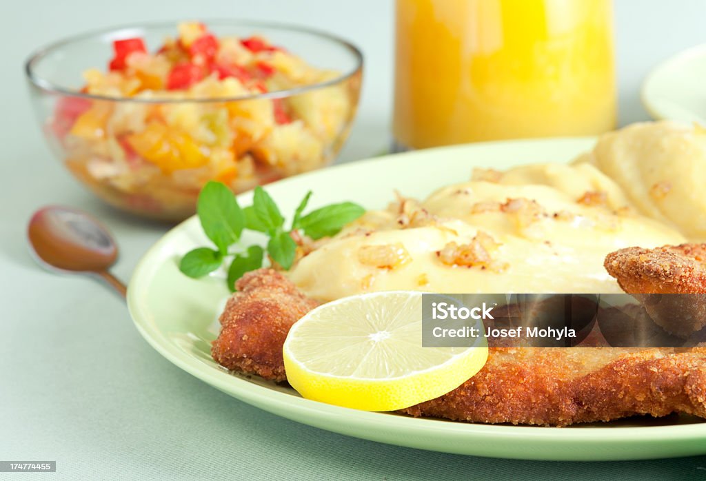 Escalope de veau panée et purée de pommes de terre - Photo de Aliment libre de droits