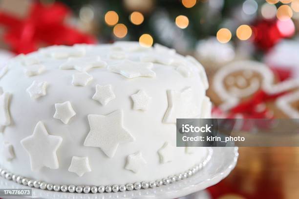 Christmas Cake - zdjęcia stockowe i więcej obrazów Bez ludzi - Bez ludzi, Biały, Boże Narodzenie