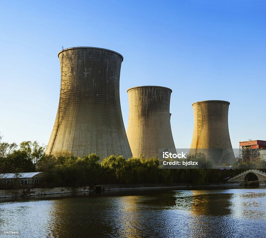 Torres de resfriamento - Foto de stock de Azul royalty-free