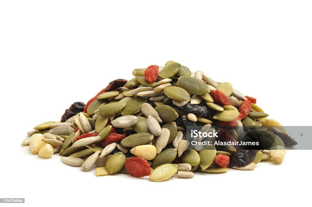 Diversi semi e frutta pile - Foto stock royalty-free di Alimenti secchi