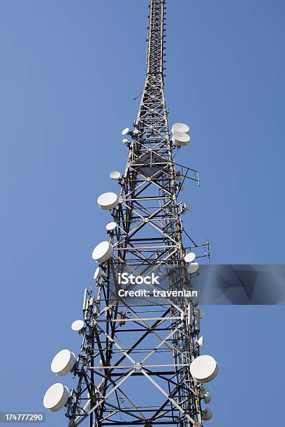 Torres De Comunicación Foto de stock y más banco de imágenes de Torre repetidora - Torre repetidora, Acero, Aire libre