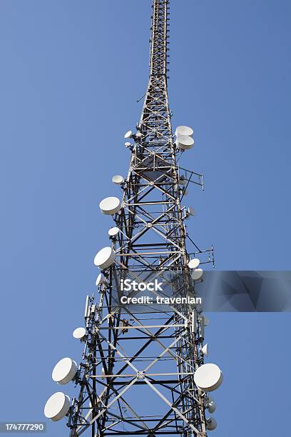 Komunikacja Towers - zdjęcia stockowe i więcej obrazów Maszt telefonii komórkowej - Maszt telefonii komórkowej, Antena, Bez ludzi