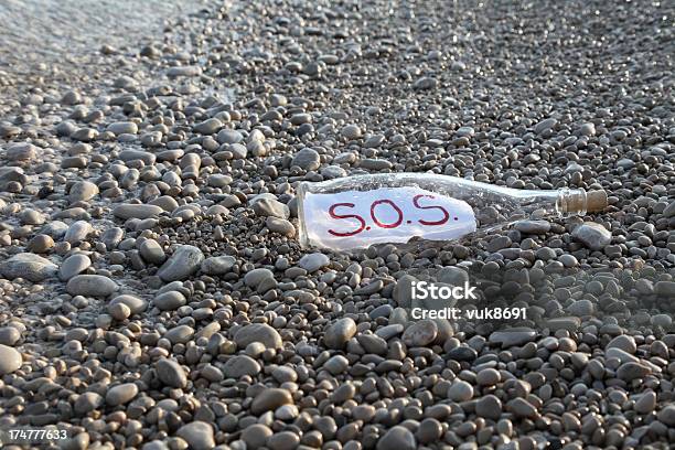 Foto de Mensagem Em Garrafa e mais fotos de stock de Areia - Areia, Assistência, Baía