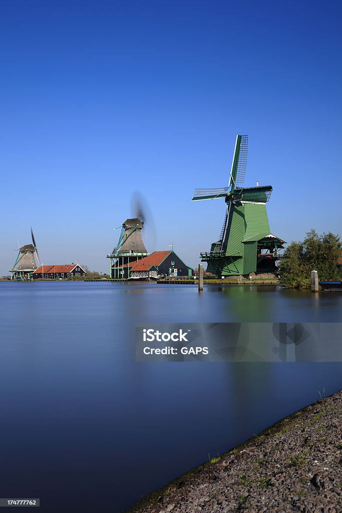 Coleção de Moinhos de histórico numa linha em Zaanse Schans - Royalty-free Amesterdão Foto de stock