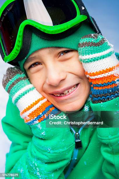 Lächelnde Junge Snowboarder Stockfoto und mehr Bilder von 8-9 Jahre - 8-9 Jahre, Abenteuer, Athlet