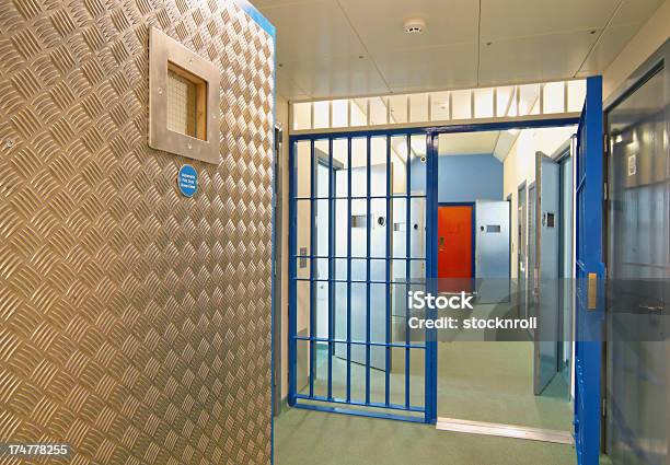 内装現代の刑務所にオープンいたします - 刑務所のストックフォトや画像を多数ご用意 - 刑務所, 解放する, 現代的