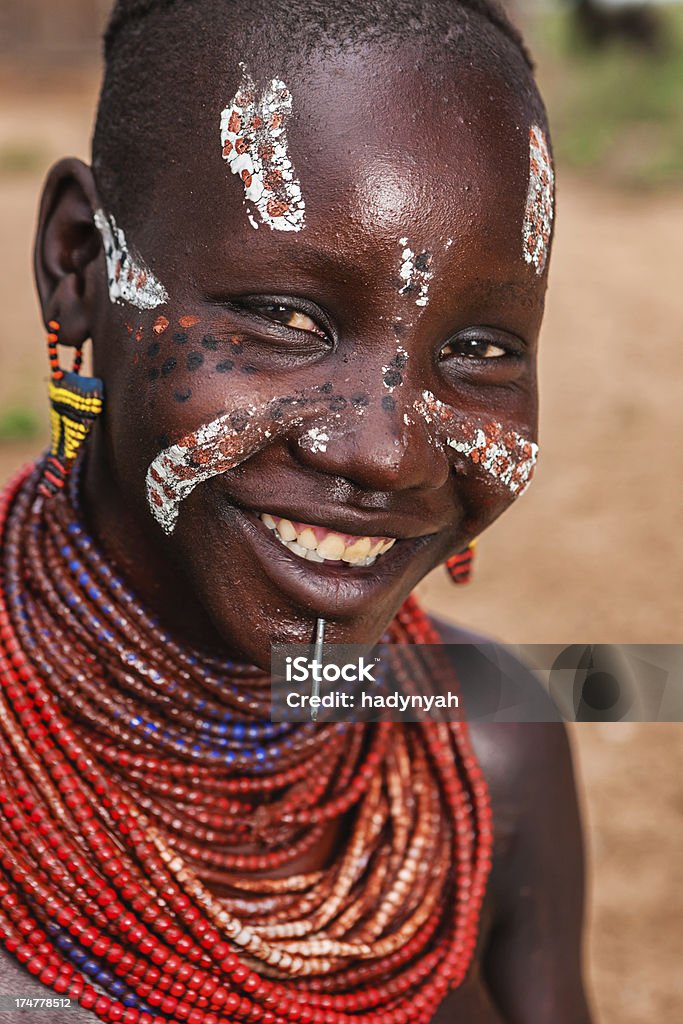 Портрет женщина с Племя каро, Эфиопия, Африка - Стоковые фото Omo Valley роялти-фри