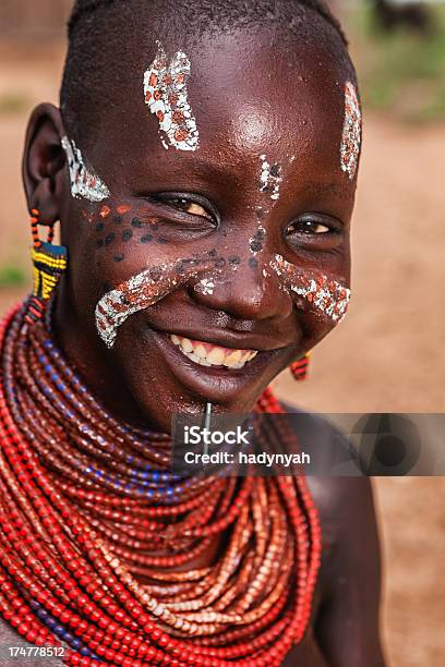 Портрет Женщина С Племя Каро Эфиопия Африка — стоковые фотографии и другие картинки Omo Valley - Omo Valley, Аборигенная культура, Африка