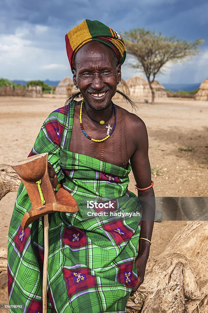 Retrato de hombre viejo de Erbore tribe, Etiopía, África - Foto de stock de Hombres libre de derechos