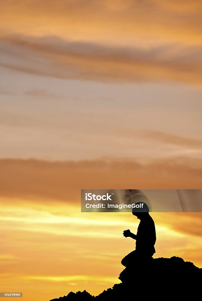 Kleiner Junge Beten - Lizenzfrei Abenddämmerung Stock-Foto