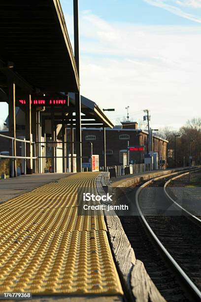 Train Station Plattform Stockfoto und mehr Bilder von Abgeschiedenheit - Abgeschiedenheit, Bahngleis, Bahnhof